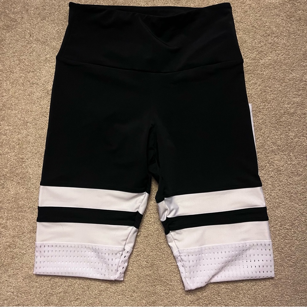 Onzie black and white leggings